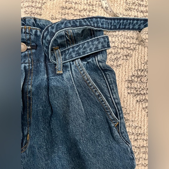 Abercrombie & Fitch High Rise Mom Jeans - Picture 9 of 12